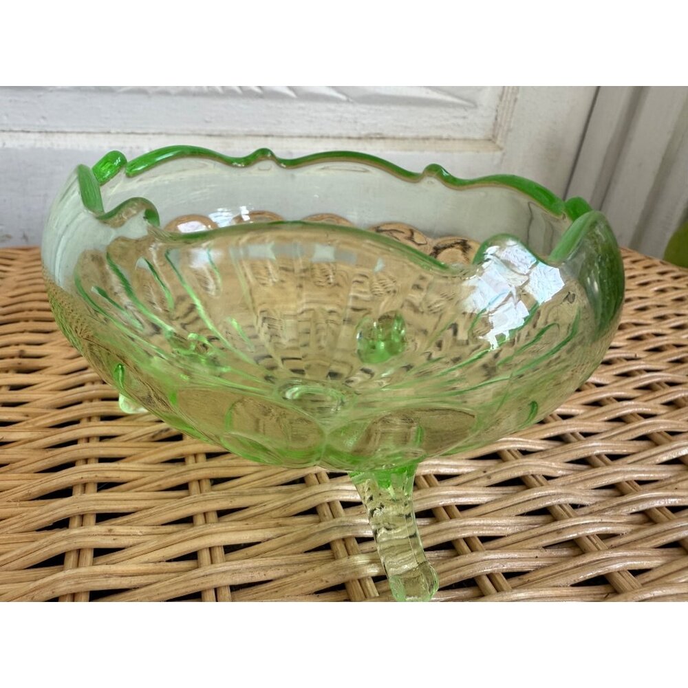 Vintage 30's Green Glass Uranium 3 Footed Rose Bowl Vase - Picture 9 of 16